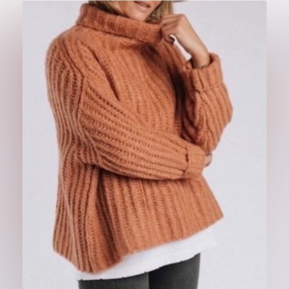 Free People Fluffy Fox Sweater in Papaya‎ Size XS Alpaca Turtleneck 148$